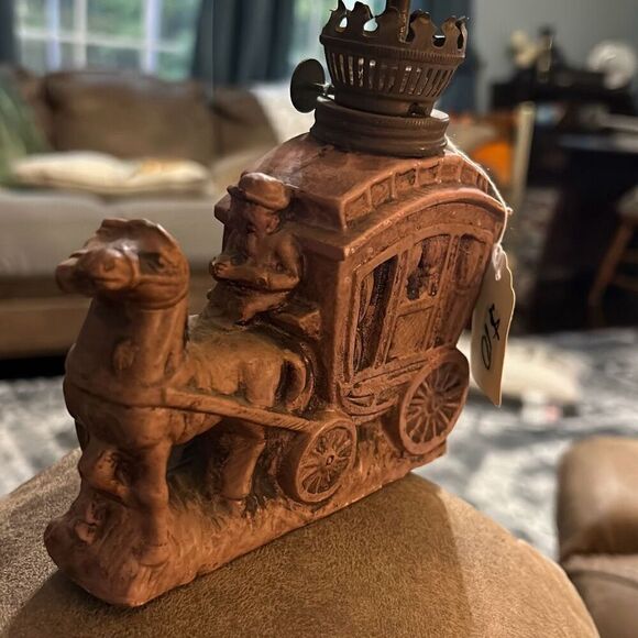 Vintage Stagecoach Oil Lamp Base, 5" x 5" x 2". - Picture 4 of 8